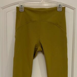Lululemon crop leggings in size 8